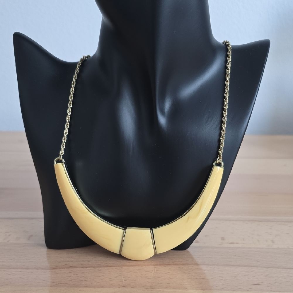 Chic Gold-Toned Necklace